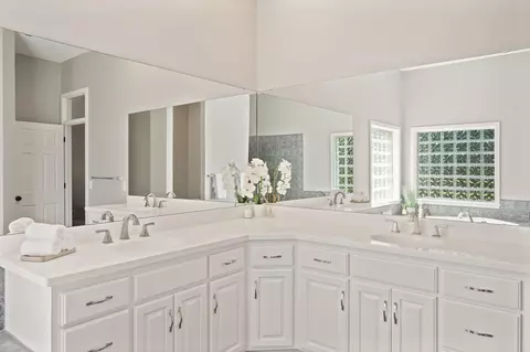 Bath - 6998 Kenmare Dr, Bloomington, MN 55438 photo 3 of 8
