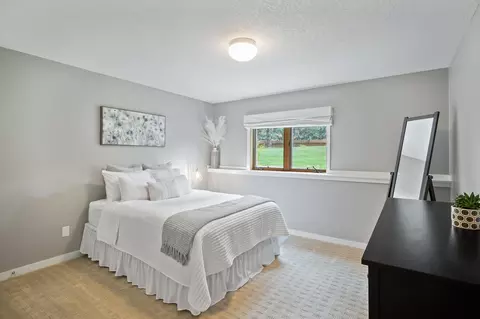 Bedroom - 6998 Kenmare Dr, Bloomington, MN 55438 photo 9 of 10