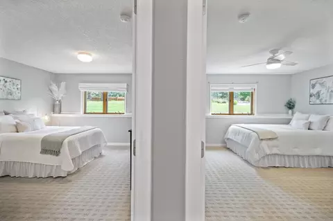 Bedroom - 6998 Kenmare Dr, Bloomington, MN 55438 photo 6 of 10