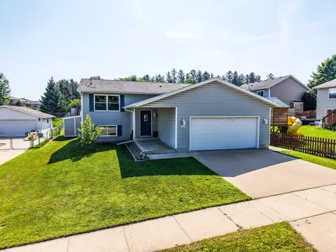 724 50th Ave NW, Rochester, MN 55901