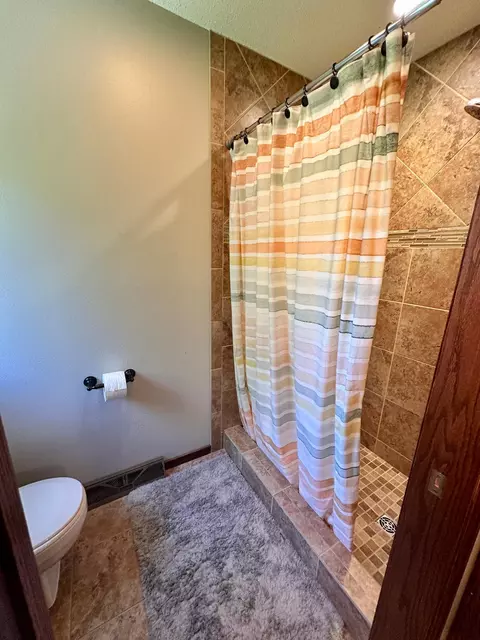 Bath - 1201 Morningside Cir, Marshall, MN 56258 photo 5 of 7