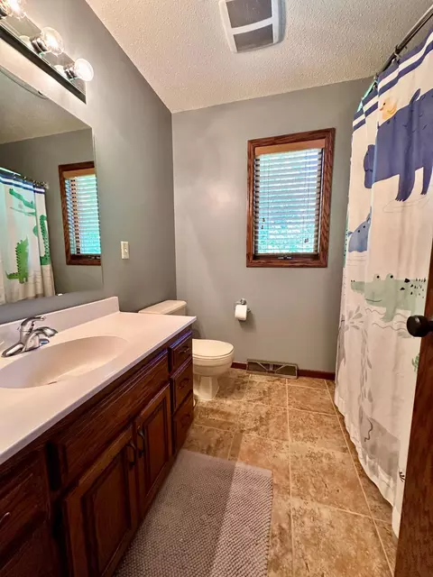 Bath - 1201 Morningside Cir, Marshall, MN 56258 photo 2 of 7