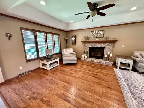 Living - 1201 Morningside Cir, Marshall, MN 56258 photo 3 of 5