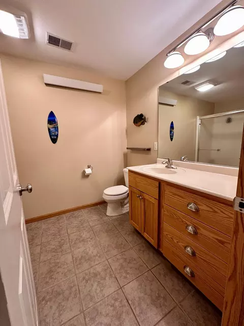 Bath - 1201 Morningside Cir, Marshall, MN 56258 photo 6 of 7
