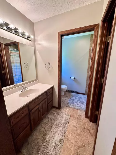 Bath - 1201 Morningside Cir, Marshall, MN 56258 photo 3 of 7