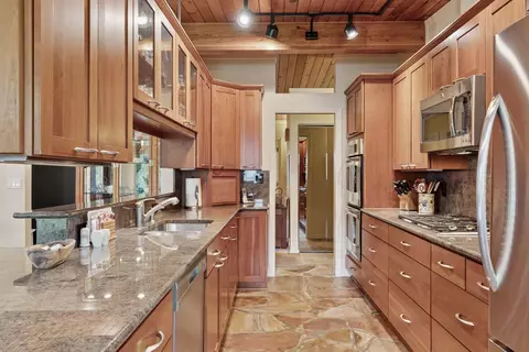 Kitchen - 21860 Byron Cir, Greenwood, MN 55331 photo 2 of 4