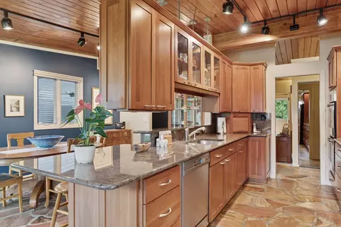 Kitchen - 21860 Byron Cir, Greenwood, MN 55331 photo 3 of 4