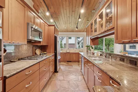 Kitchen - 21860 Byron Cir, Greenwood, MN 55331 photo 4 of 4