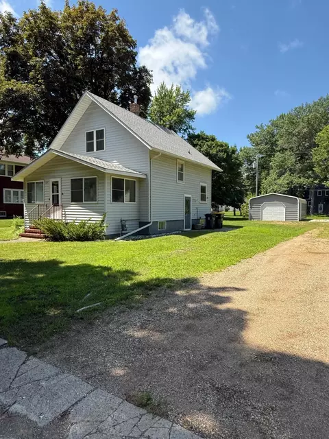 631 7th St, Walnut Grove, MN 56180