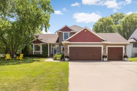 256 Windsor Ln, Mahtomedi, MN 55115