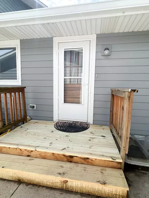 Exterior - 428 16th St, Windom, MN 56101 photo 2 of 2