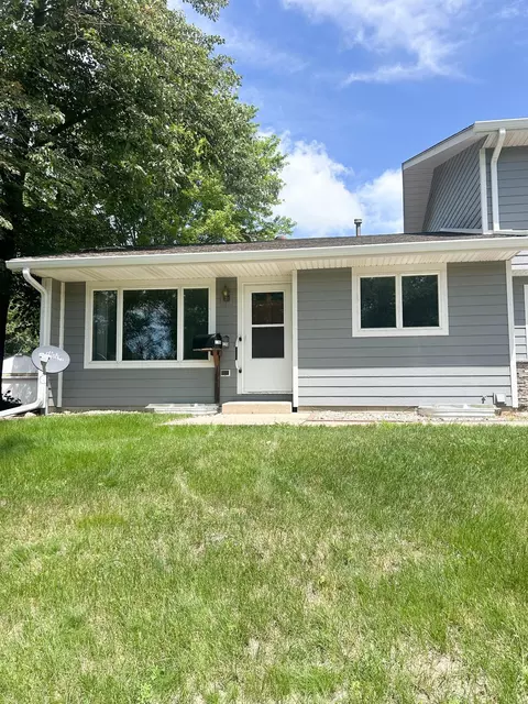 428 16th St, Windom, MN 56101