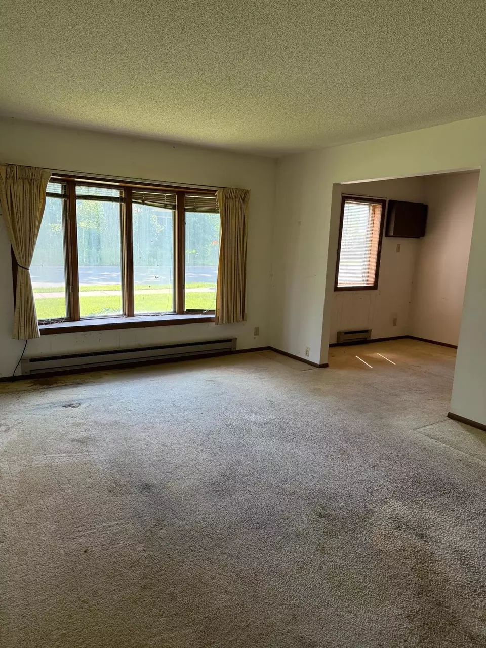 Living - 4020 E 52nd St #104, Minneapolis, MN 55417 photo 3 of 4