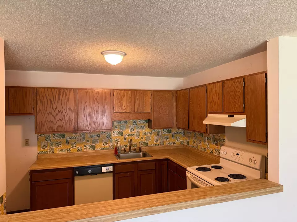 Kitchen - 4020 E 52nd St #104, Minneapolis, MN 55417 photo 2 of 2