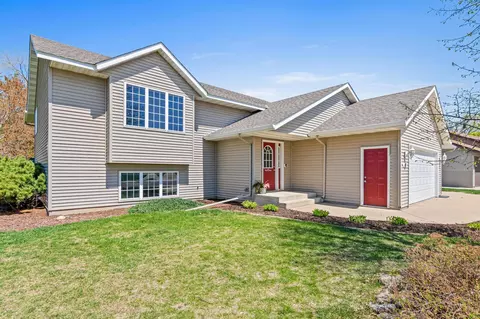 125 Cedar Dr S, Lester Prairie, MN 55354