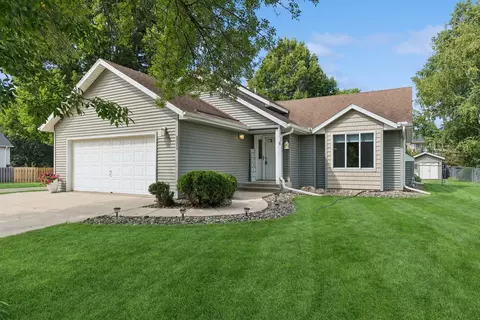 2850 Mckinley Dr, Woodbury, MN 55125