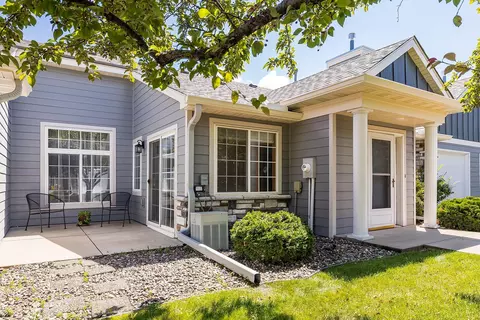 9726 Moonbeam Ln, Woodbury, MN 55125