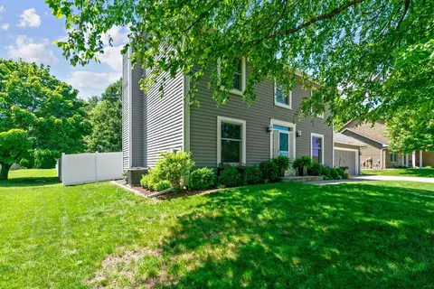 1596 Ashbury Pl, Eagan, MN 55122 photo 2