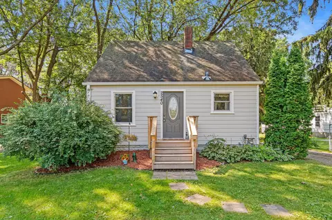 2540 Stillwater Rd E, Maplewood, MN 55119