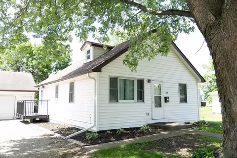 129 Cleveland St S, Cambridge, MN 55008