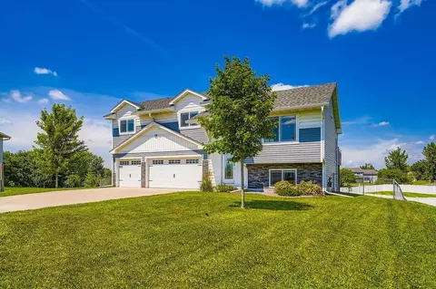 905 Burton Cir, Montrose, MN 55363