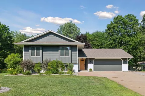 7573 Patti Dr, Lino Lakes, MN 55014