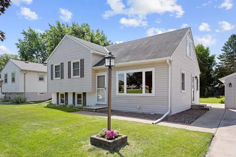 2083 Sunnyside Ter, New Brighton, MN 55112