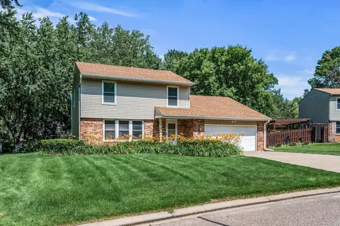 5070 Jonquil Ln N, Plymouth, MN 55442