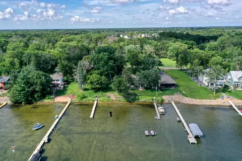 7271 N Shore Trl, Forest Lake, MN 55025