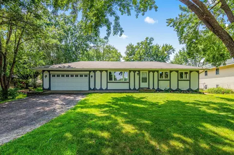 8210 Red Oak Dr, Mounds View, MN 55112