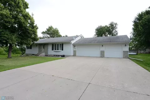 404 Ash Dr, Mooreton, ND 58061 photo 2