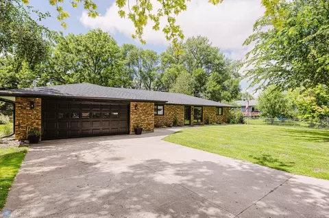 407 6th St NE, Barnesville, MN 56514