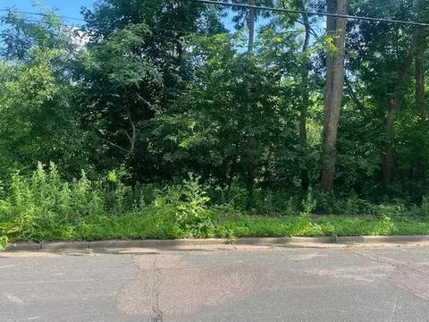 308 4th St S, Stillwater, MN 55082