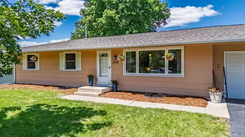 2724 Sunset Ln, Burnsville, MN 55337