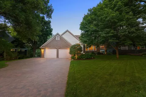 549 Yankton College Ln, New Brighton, MN 55112