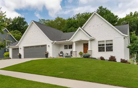4205 Stone Point Dr NE, Rochester, MN 55906