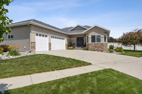 4508 Beach Ln S, Fargo, ND 58104