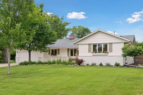 4920 Lantana Ln, Edina, MN 55435