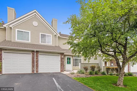 8789 Branson Dr, Inver Grove Heights, MN 55076