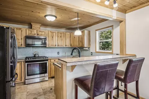 100 Dartmoor Rd, Mahtomedi, MN 55115