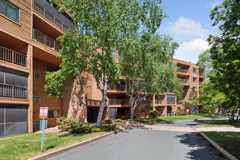 3300 Louisiana Ave S #122, Saint Louis Park, MN 55426