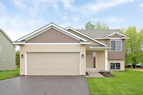 37554 Greenwich Ct, North Branch, MN 55056