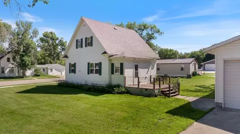 307 W Garfield St, Hendricks, MN 56136 photo 2