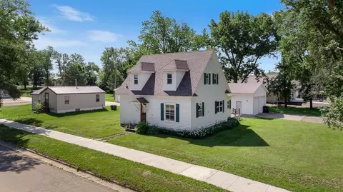 307 W Garfield St, Hendricks, MN 56136