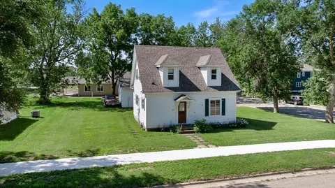 307 W Garfield St, Hendricks, MN 56136 photo 3