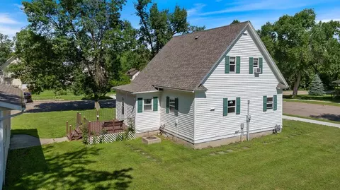 307 W Garfield St, Hendricks, MN 56136 photo 4