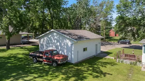 307 W Garfield St, Hendricks, MN 56136 photo 8