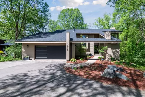 3020 Woodlawn Ave, Wayzata, MN 55391