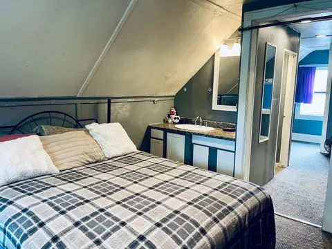 Bedroom - 2603 5th Ave E, Hibbing, MN 55746 photo 4 of 5