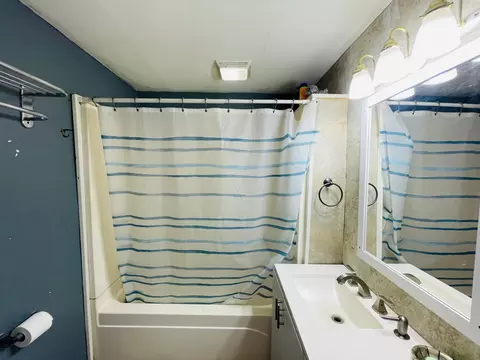 Bath - 2603 5th Ave E, Hibbing, MN 55746 photo 2 of 6